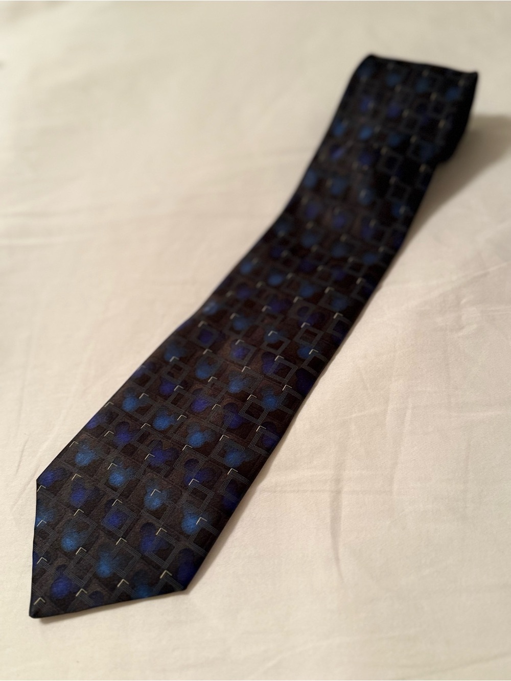 Men’s Walt Disney World tie Mickey Mouse geometric pattern blue and black